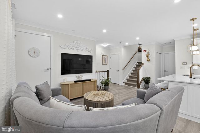 905 RIVERPLACE DR, Conshohocken, PA 19428