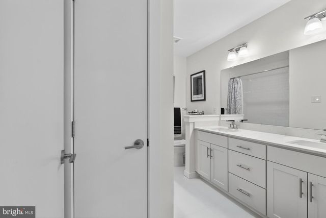 905 RIVERPLACE DR, Conshohocken, PA 19428