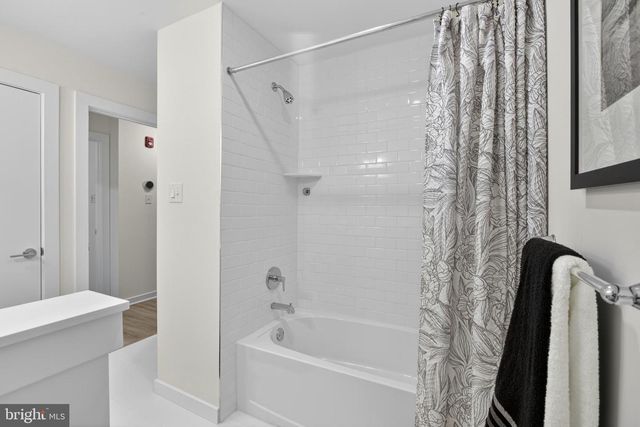 905 RIVERPLACE DR, Conshohocken, PA 19428