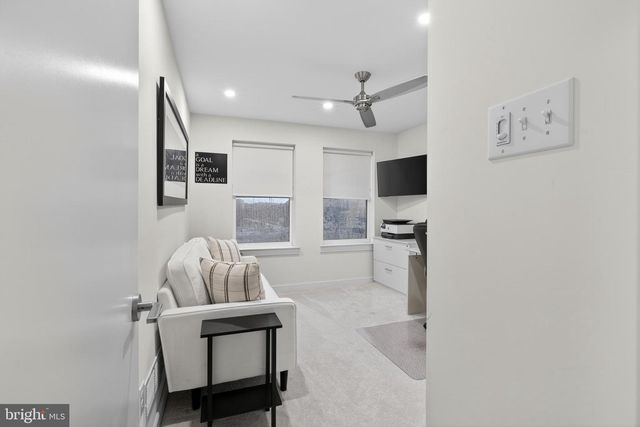 905 RIVERPLACE DR, Conshohocken, PA 19428