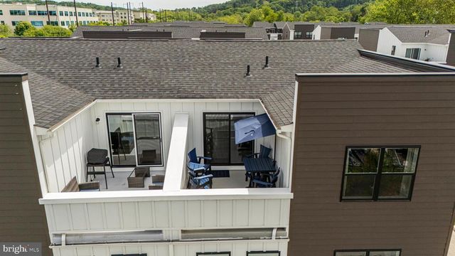 905 RIVERPLACE DR, Conshohocken, PA 19428