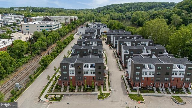 905 RIVERPLACE DR, Conshohocken, PA 19428