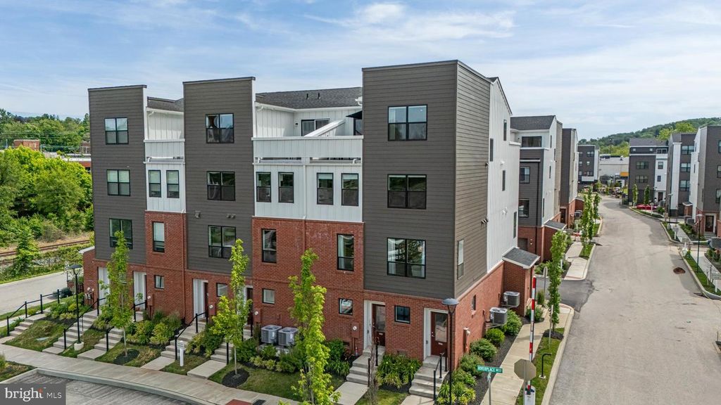 905 RIVERPLACE DR, Conshohocken, PA 19428