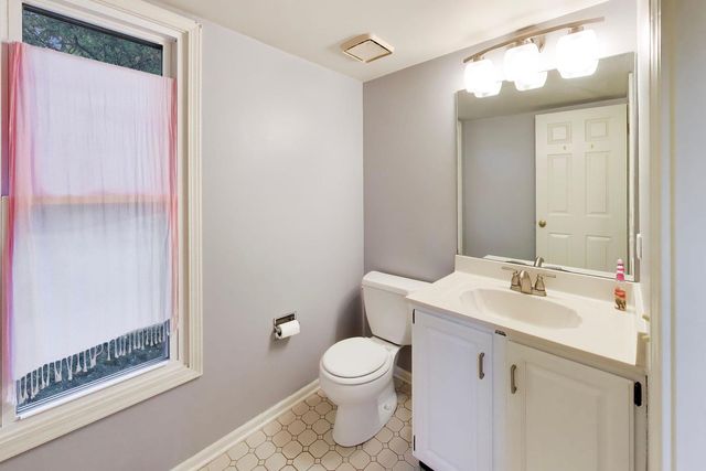 861 W Dorset Avenue, Palatine, IL 60067