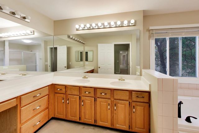 861 W Dorset Avenue, Palatine, IL 60067