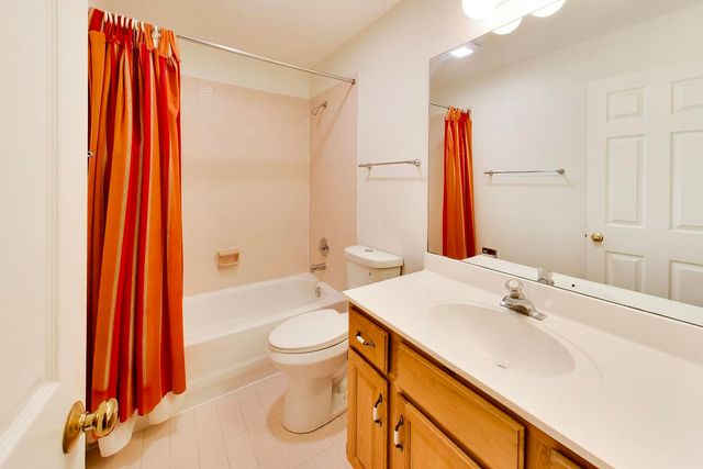 861 W Dorset Avenue, Palatine, IL 60067