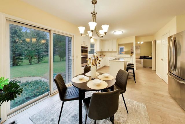 861 W Dorset Avenue, Palatine, IL 60067