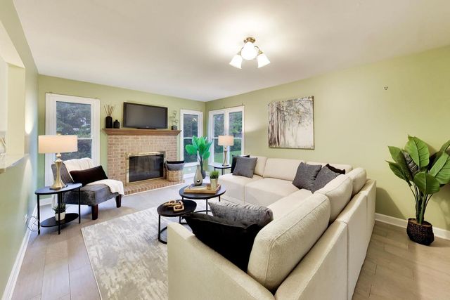 861 W Dorset Avenue, Palatine, IL 60067
