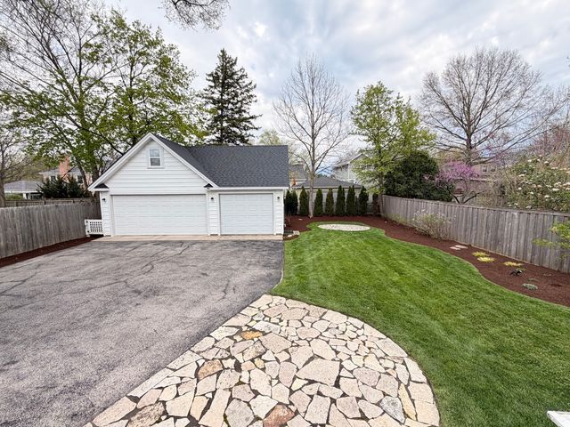 629 Newton Avenue, Glen Ellyn, IL 60137