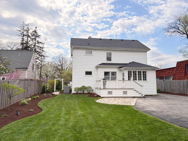 629 Newton Avenue, Glen Ellyn, IL 60137