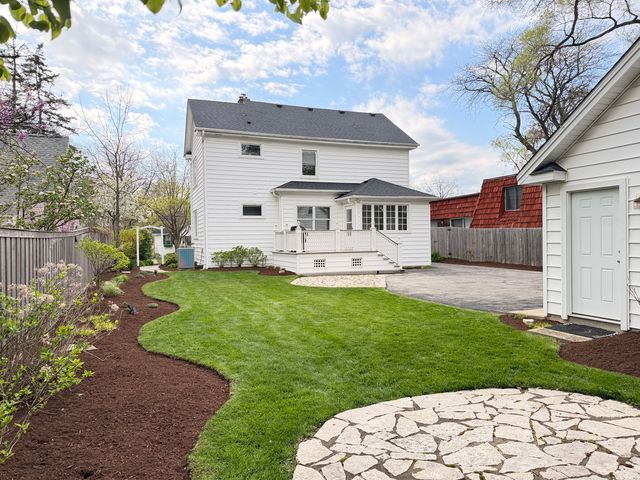 629 Newton Avenue, Glen Ellyn, IL 60137