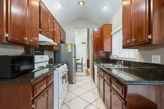 16211 Downey Avenue 31, Paramount, CA 90723