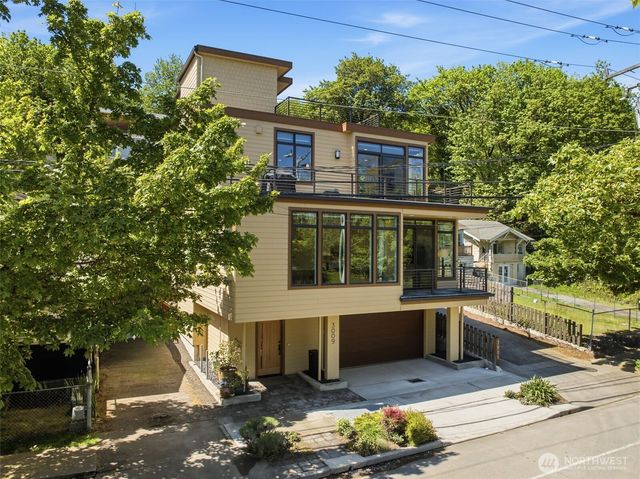 3009 Harbor Avenue SW, Seattle, WA 98126