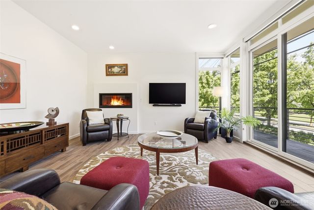 3009 Harbor Avenue SW, Seattle, WA 98126
