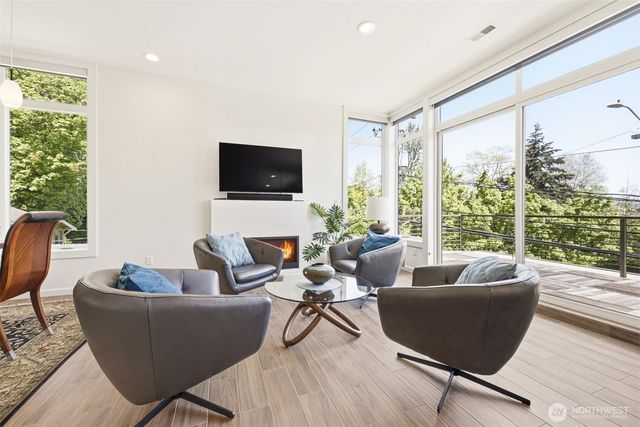 3009 Harbor Avenue SW, Seattle, WA 98126