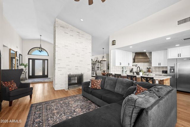 501 N LONGMORE Street, Chandler, AZ 85224