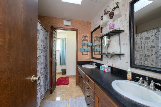 4037 E North Avenue, Fresno, CA 93725