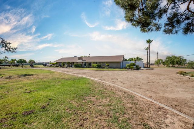 4037 E North Avenue, Fresno, CA 93725