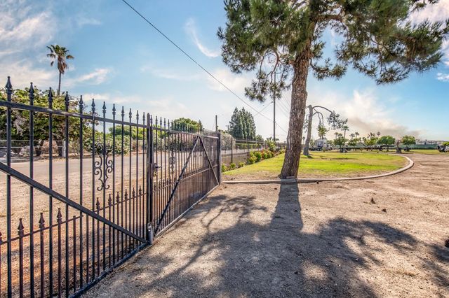 4037 E North Avenue, Fresno, CA 93725