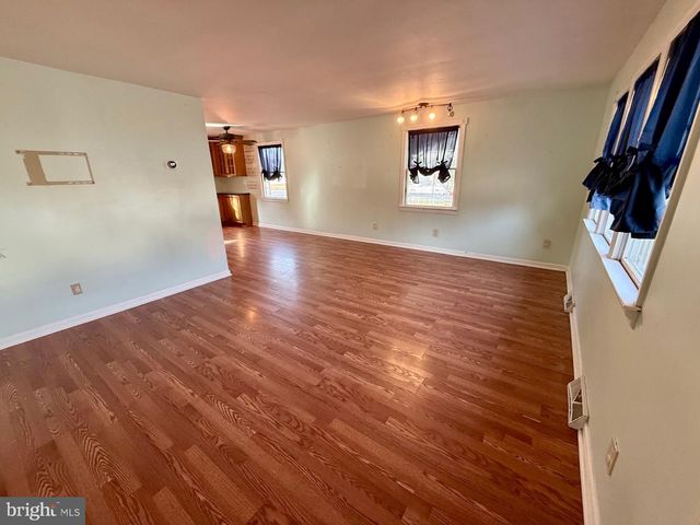 380 ERIE AVE, Carneys Point, NJ 08069