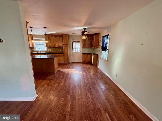 380 ERIE AVE, Carneys Point, NJ 08069