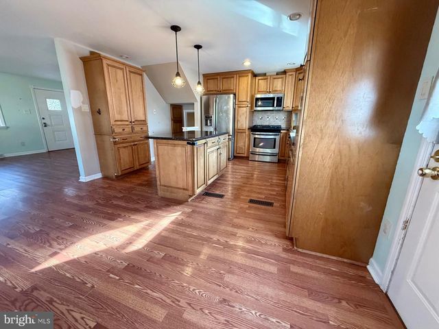 380 ERIE AVE, Carneys Point, NJ 08069