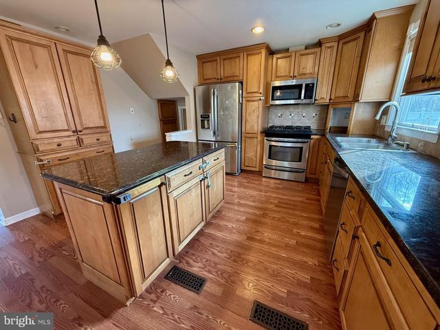 380 ERIE AVE, Carneys Point, NJ 08069