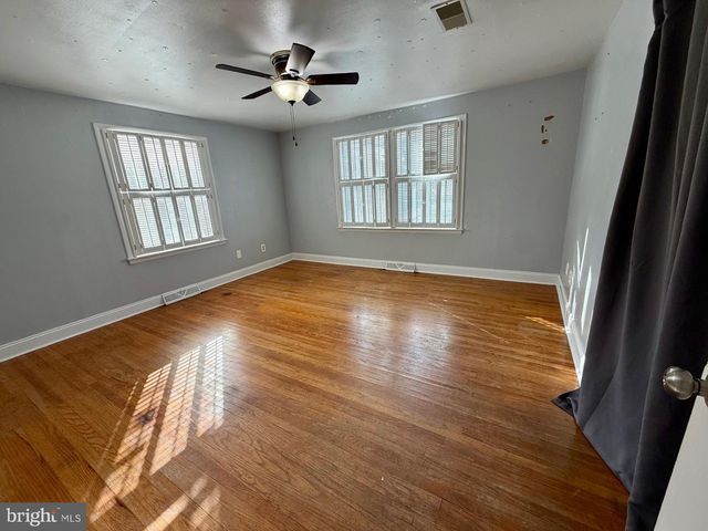 380 ERIE AVE, Carneys Point, NJ 08069