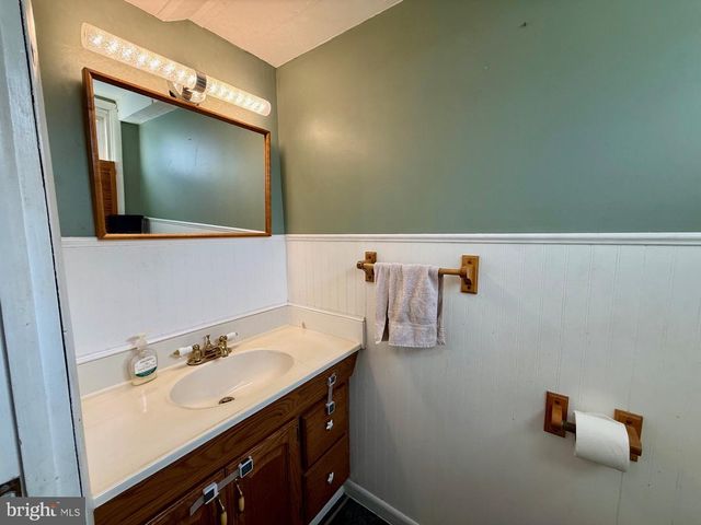 380 ERIE AVE, Carneys Point, NJ 08069