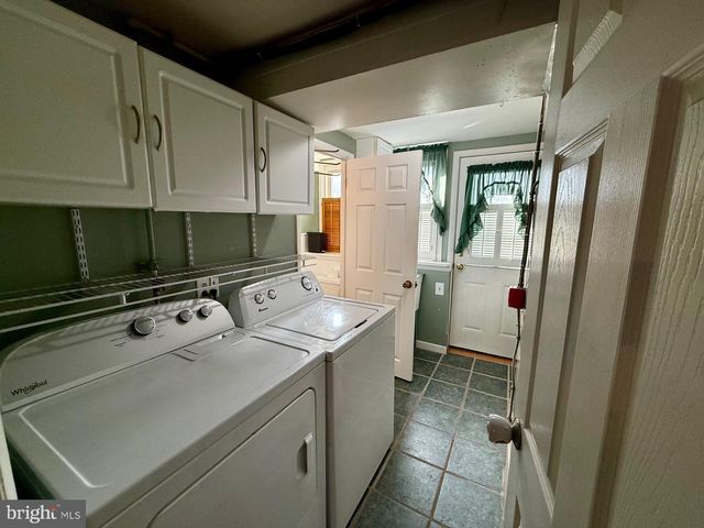 380 ERIE AVE, Carneys Point, NJ 08069