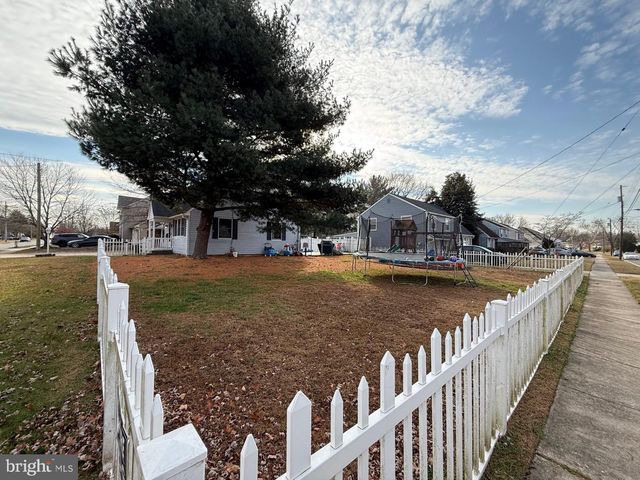 380 ERIE AVE, Carneys Point, NJ 08069