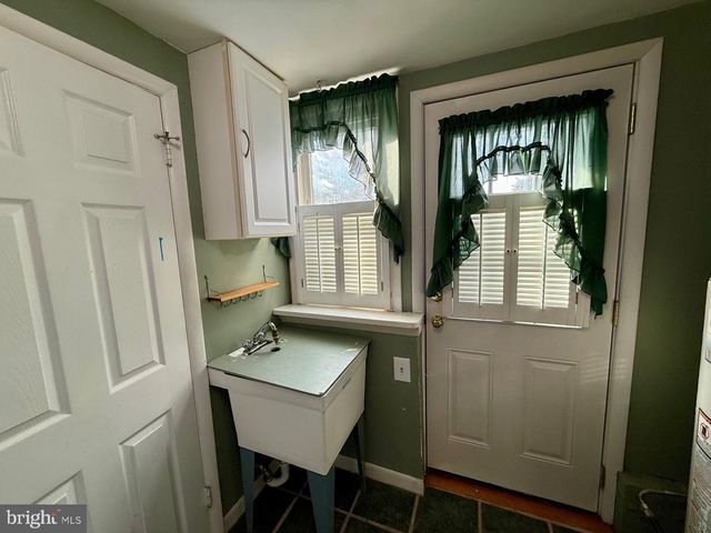 380 ERIE AVE, Carneys Point, NJ 08069