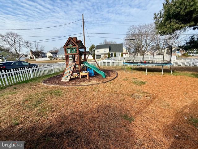 380 ERIE AVE, Carneys Point, NJ 08069