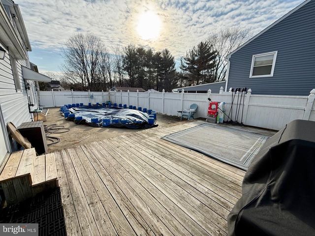 380 ERIE AVE, Carneys Point, NJ 08069