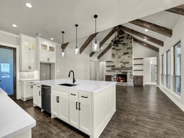 124 Desperado Way, Weatherford, TX 76088