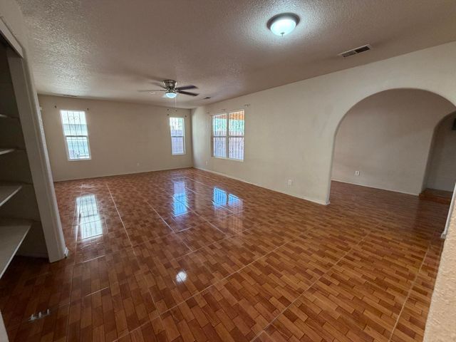 1320 Amole Drive SW, Albuquerque, NM 87121