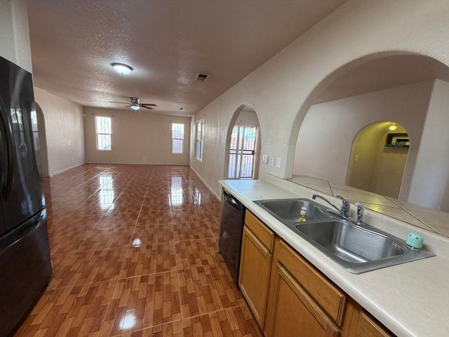 1320 Amole Drive SW, Albuquerque, NM 87121