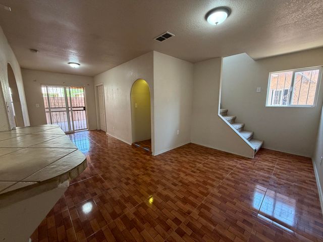 1320 Amole Drive SW, Albuquerque, NM 87121