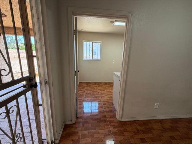 1320 Amole Drive SW, Albuquerque, NM 87121