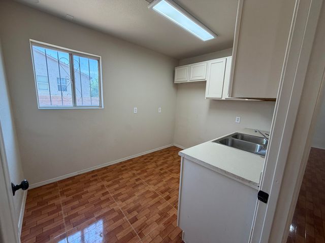 1320 Amole Drive SW, Albuquerque, NM 87121
