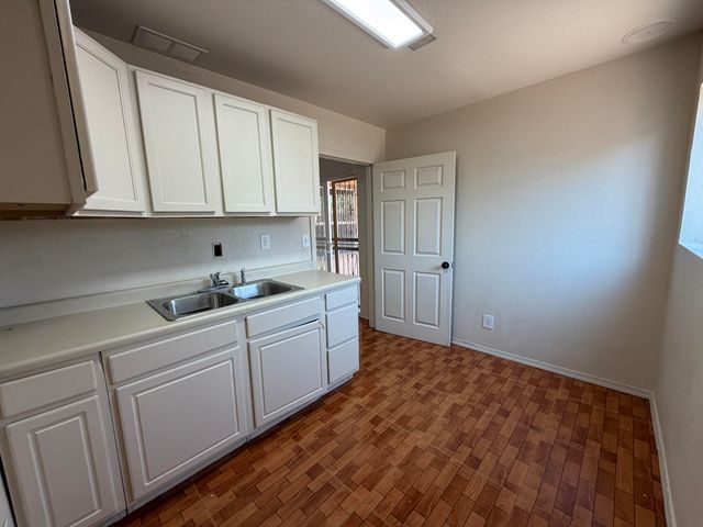 1320 Amole Drive SW, Albuquerque, NM 87121
