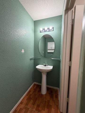 1320 Amole Drive SW, Albuquerque, NM 87121