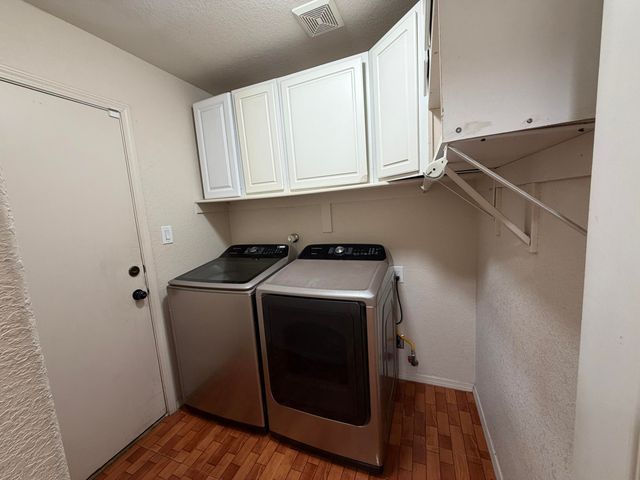 1320 Amole Drive SW, Albuquerque, NM 87121