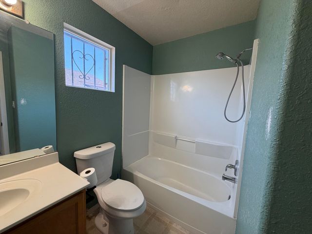 1320 Amole Drive SW, Albuquerque, NM 87121