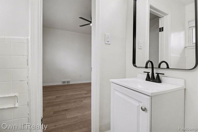 19909 Murray Hill Street, Detroit, MI 48235