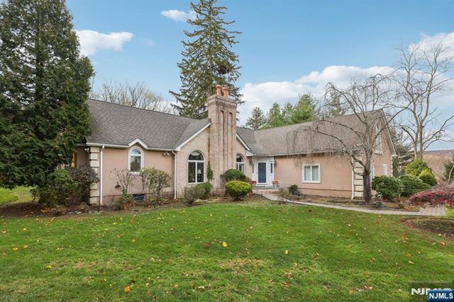 2 Crocker Mansion Drive, Mahwah, NJ 07430