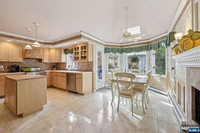 2 Crocker Mansion Drive, Mahwah, NJ 07430