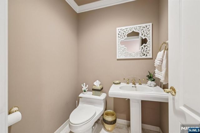 2 Crocker Mansion Drive, Mahwah, NJ 07430