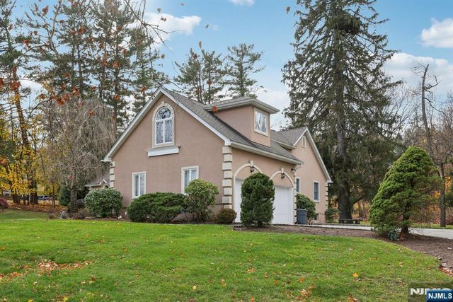 2 Crocker Mansion Drive, Mahwah, NJ 07430