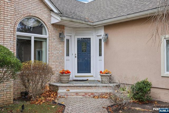 2 Crocker Mansion Drive, Mahwah, NJ 07430